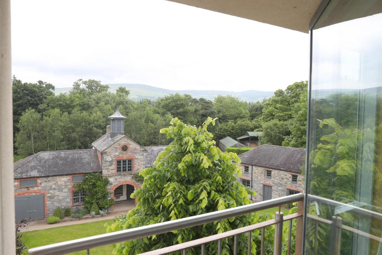 Ballymascanlon And Golf Hotel